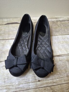 Kelly And Katie Classic Black Bow Ballet Flats - Women